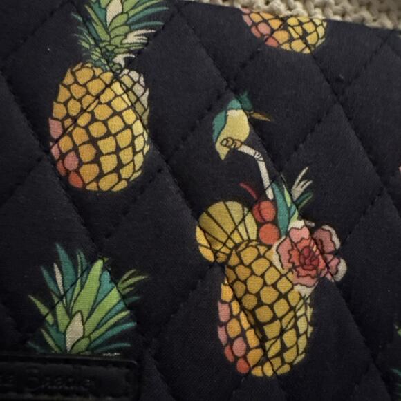 Vera Bradley RFID Wallet Wristlet Crossbody Toucan Party Magnetic Closure NWOT - Picture 3 of 7